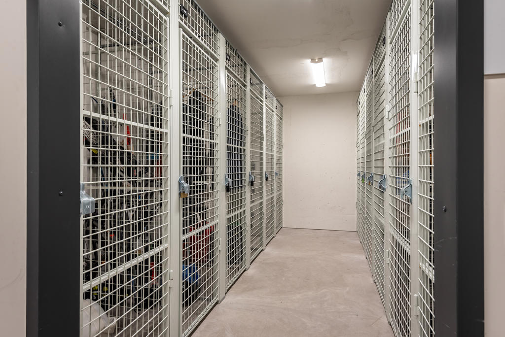 Till lägenheten hör även ett förråd. 