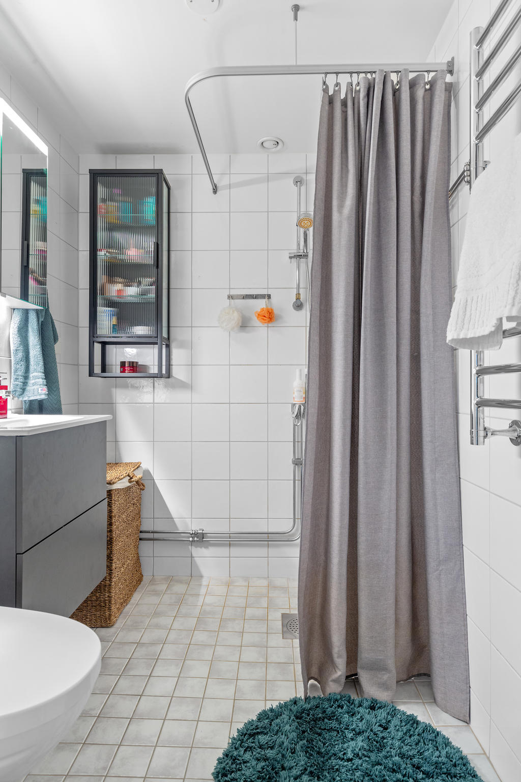 Klinkergolv, duschplats och handduksvärmare