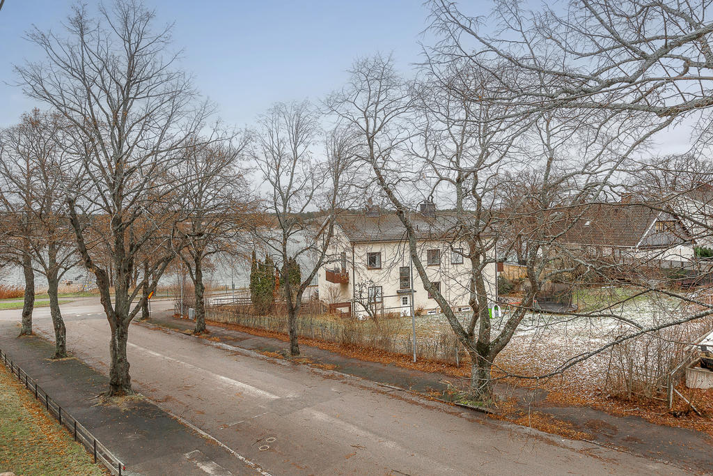Under lövfri del av året ser man Gamlebyviken