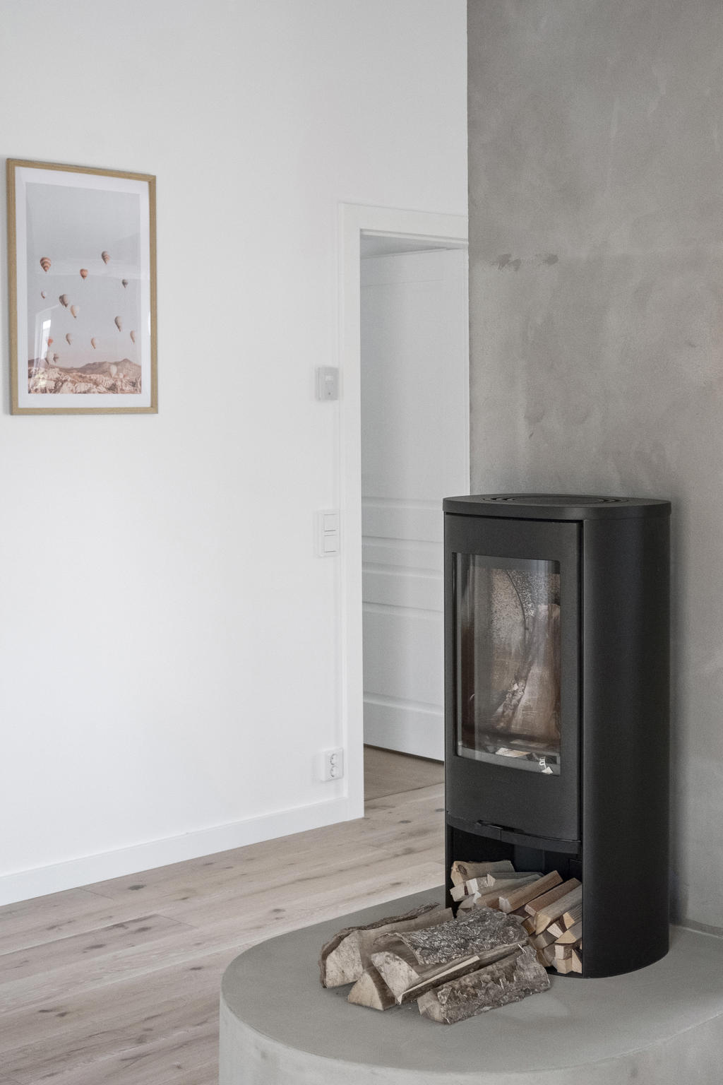 Kamin centralt i villan
