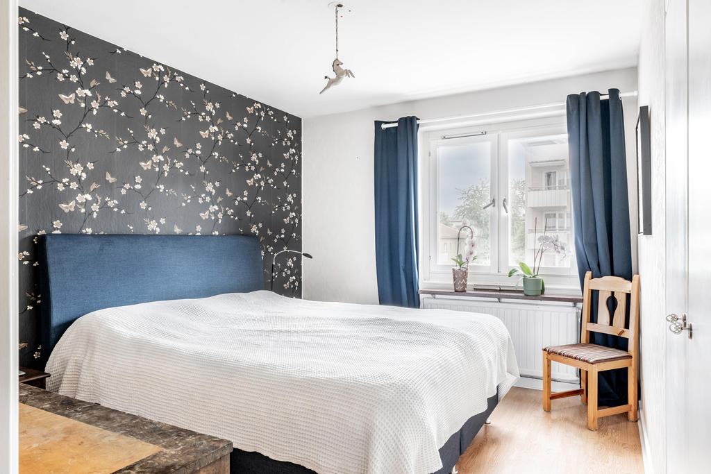 Sovrum med inbyggda garderober