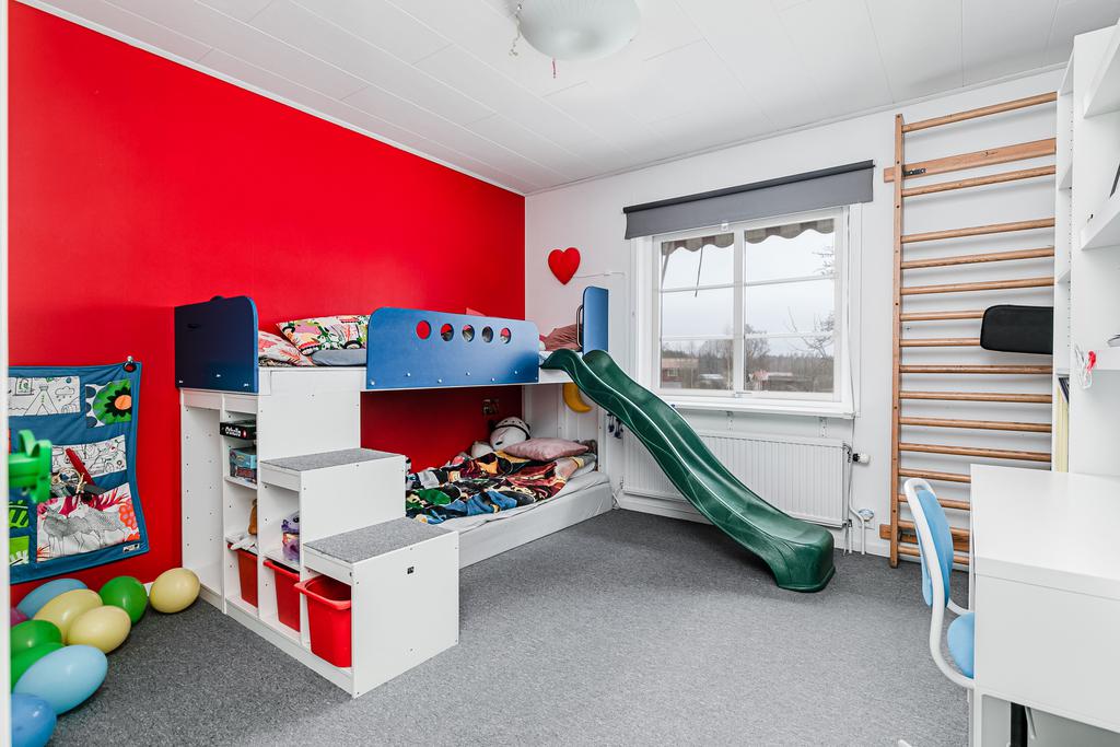 Sovrum med filtmatta