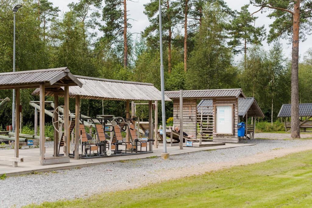 Aktivitetsområdet Kinnaströms sportklubb med flera spår i skogen, utegym samt aktiviteter.