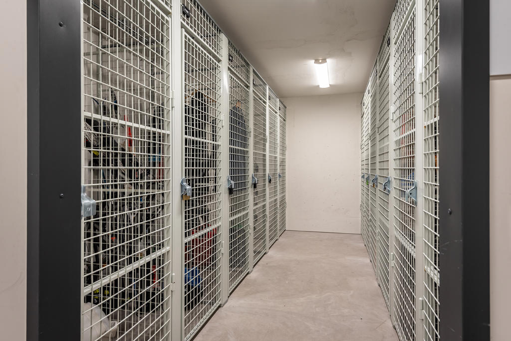 Till lägenheten hör även ett förråd. 