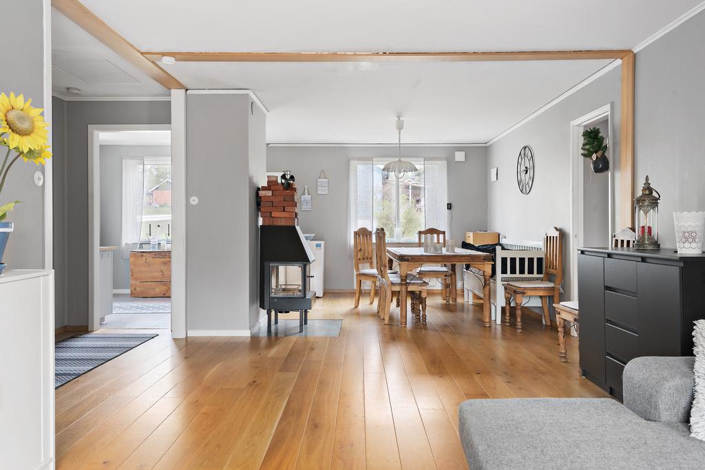 Vardagsrum vy mot matplats & kök