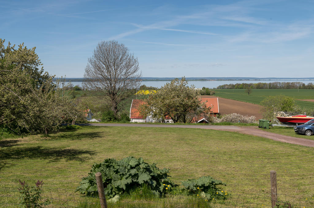 Här kan du bygga ett hus med fin utsikt över Vättern och åkrar!