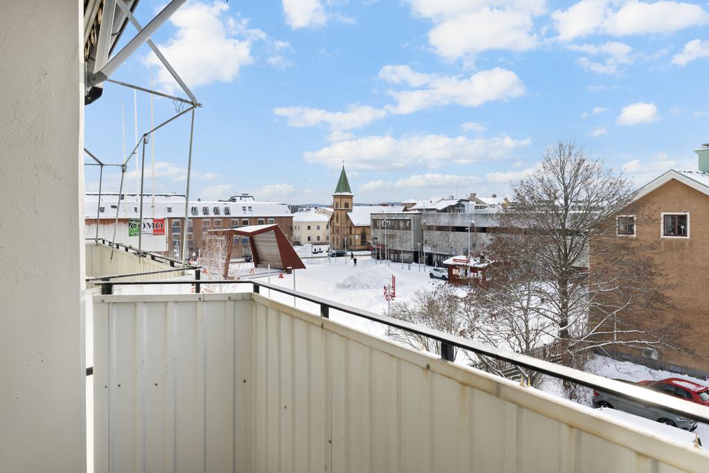 Utsikt över torget från balkongen