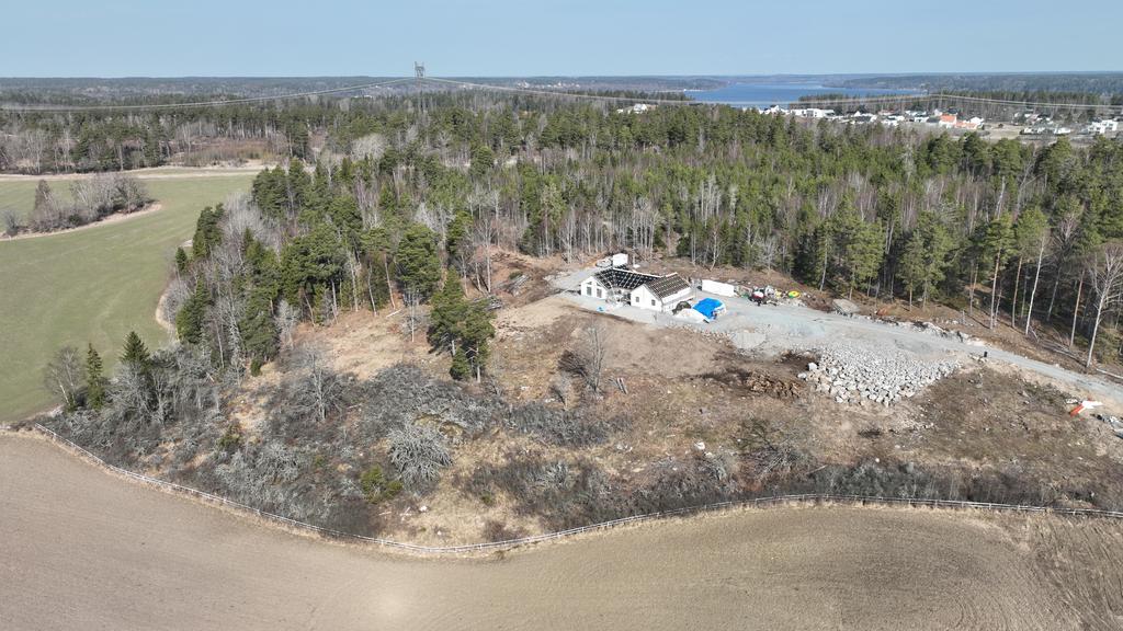 Drönarbild (huset står på tomt 2)