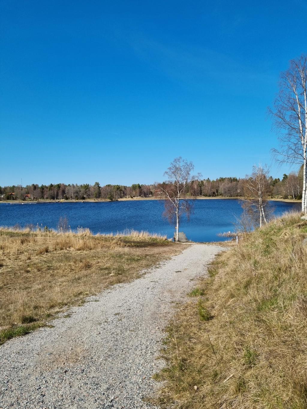 Vägen ned till båtbryggan