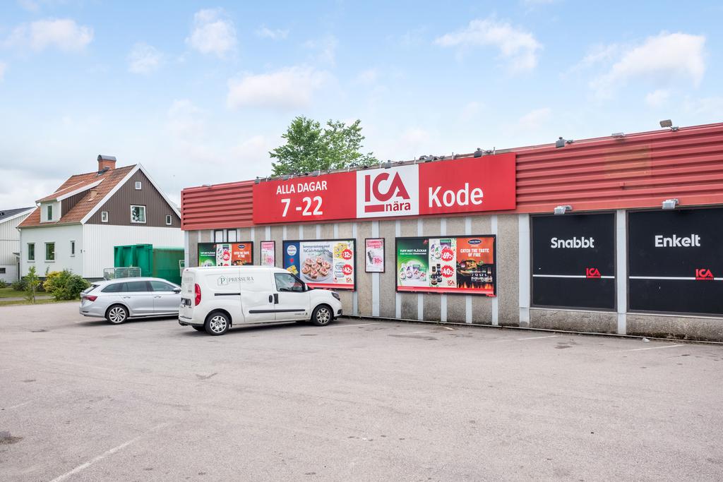 ICA Nära ligger 3 minuter bort med bil.