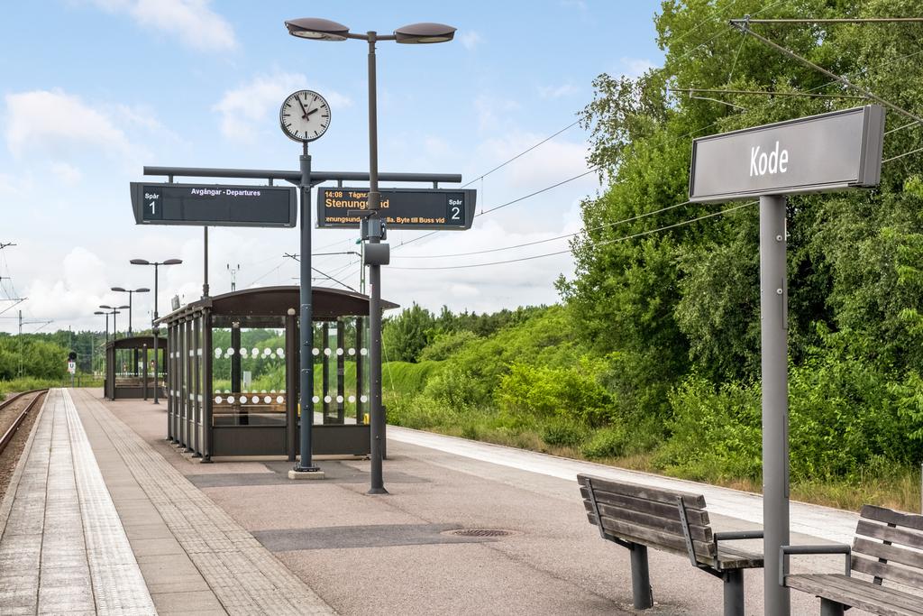 Kode pendelstation. Här tar du dig in till Göteborg med tåg på 29 minuter. Tågstationen ligger ca 3 minuter bort med bil.