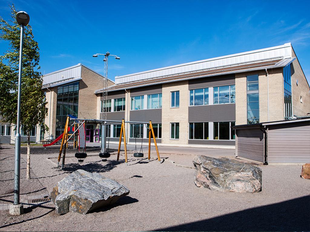 Rikstens skola  med elever från förskola till åk 9