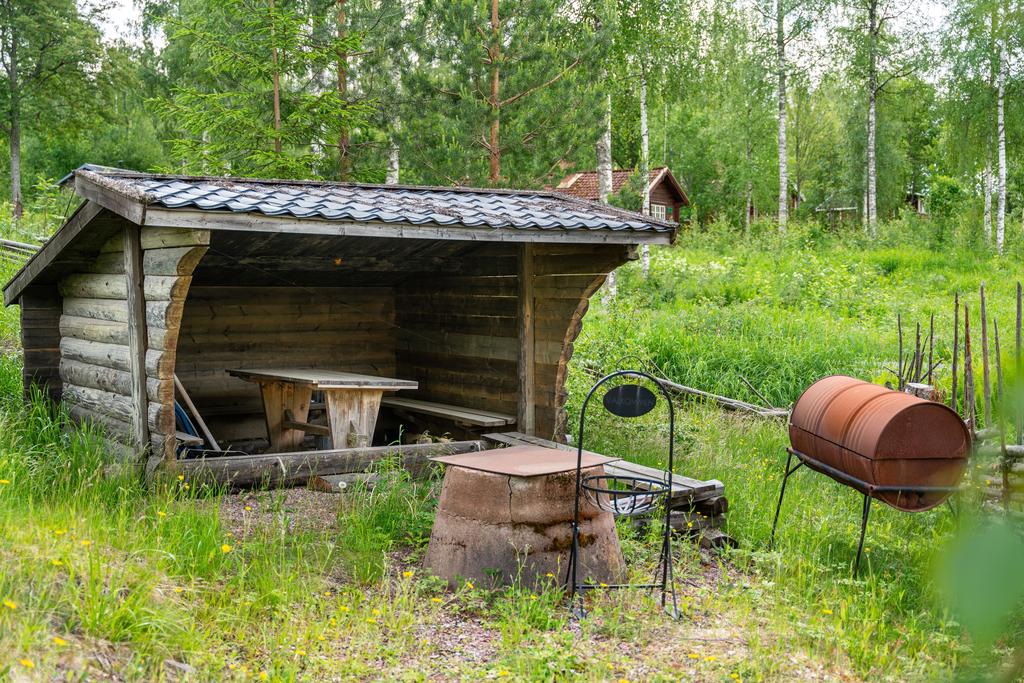 Slogbod på tomten med kvällssol