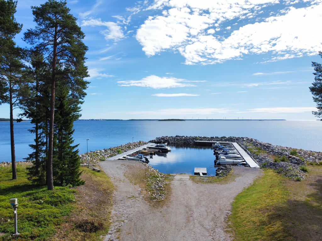 Båthamn (plats 4 ingår)