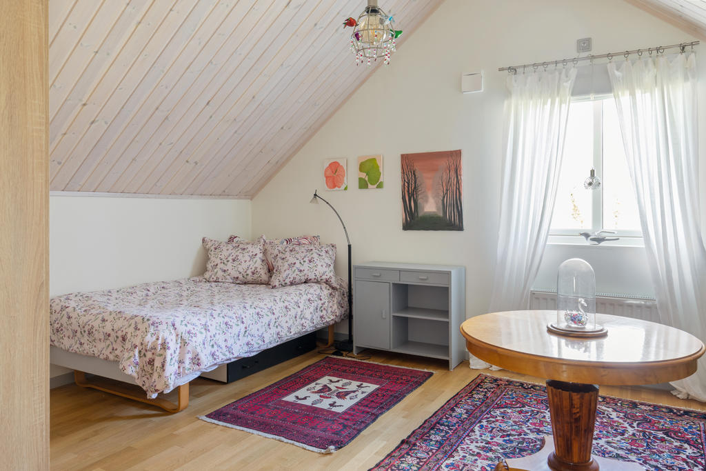 Sovrum bostadshuset, övre plan