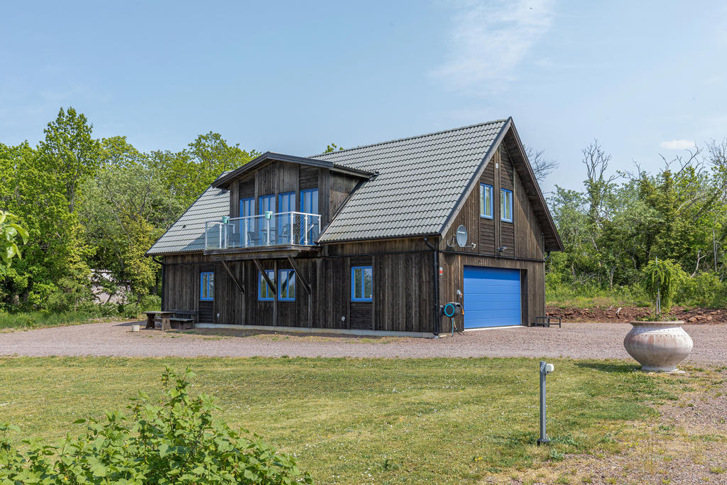 Garage med bostad på övre plan
