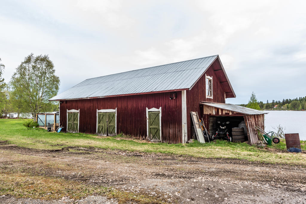 Äldre ladugård. 