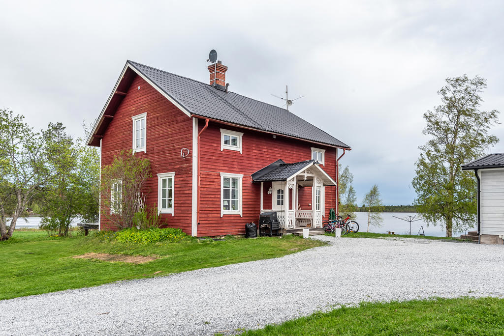 Det röda bostadshuset som för närvarande är uthyrt. 