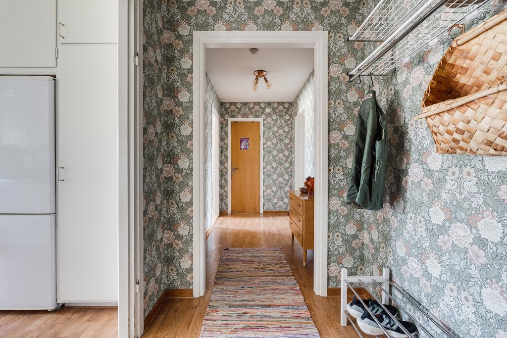 Hallen från entrédörren