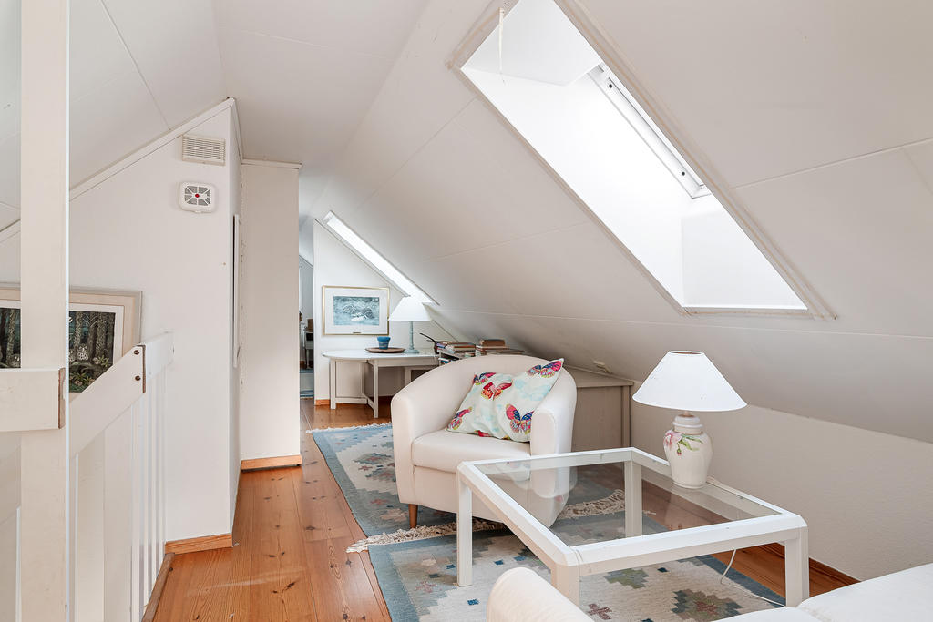 Öve hall mot sovrum