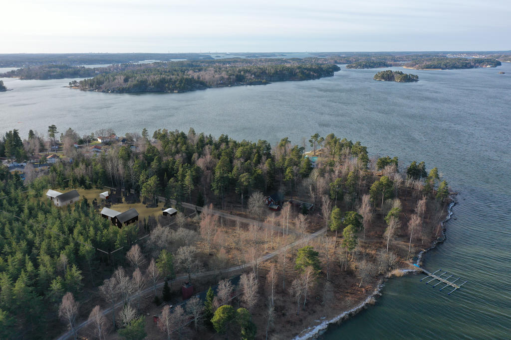 Vy över tomterna Södernäs 1:155 och 1:3 med bildmontage på hus Frösö från Arvesund Living