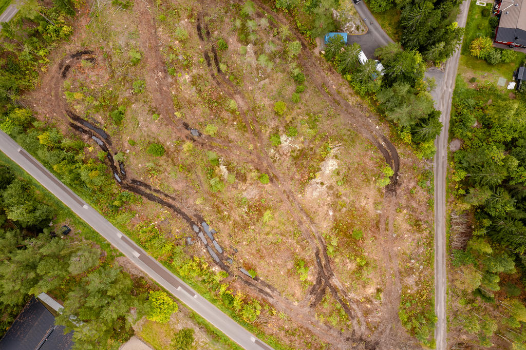 Tomt 3, till vänster