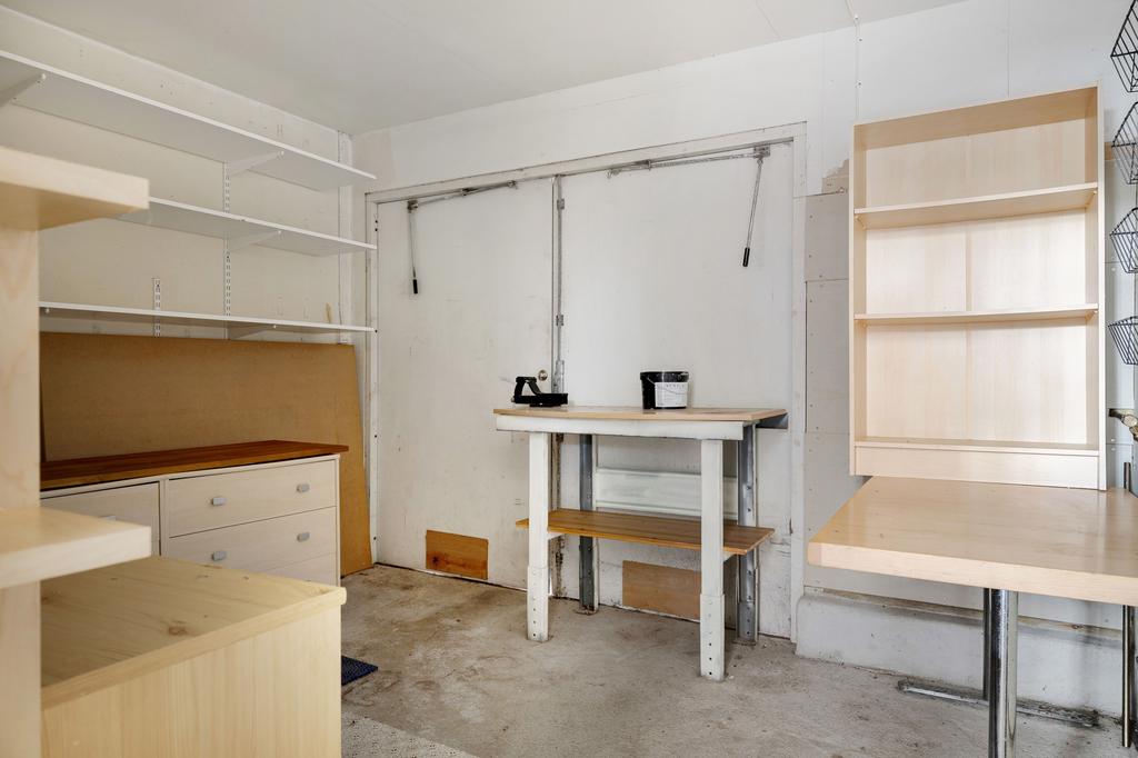 Förråd med access till entrésida