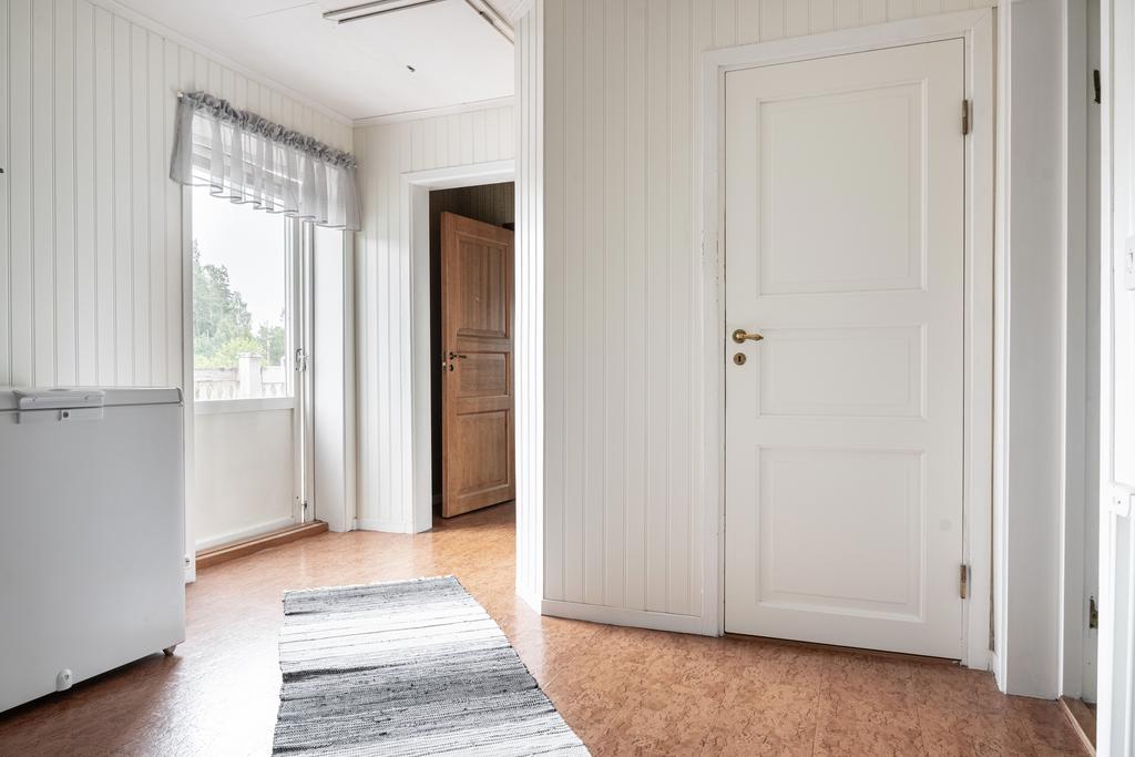 Hall övre plan med utgång till balkong
