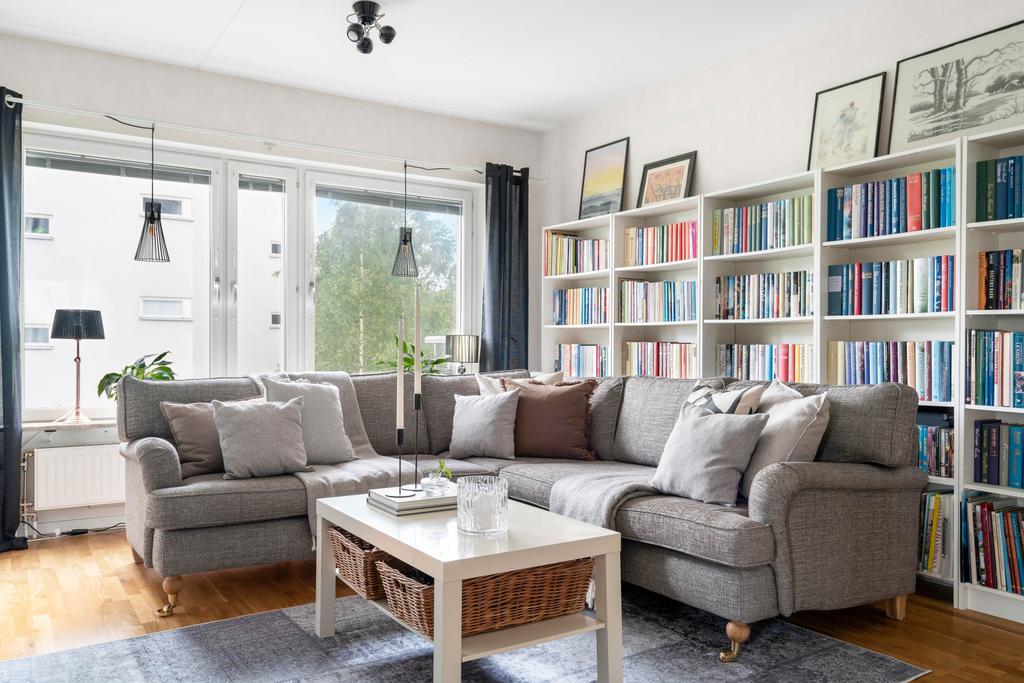 Stora fönster rikligt med ljusinsläpp