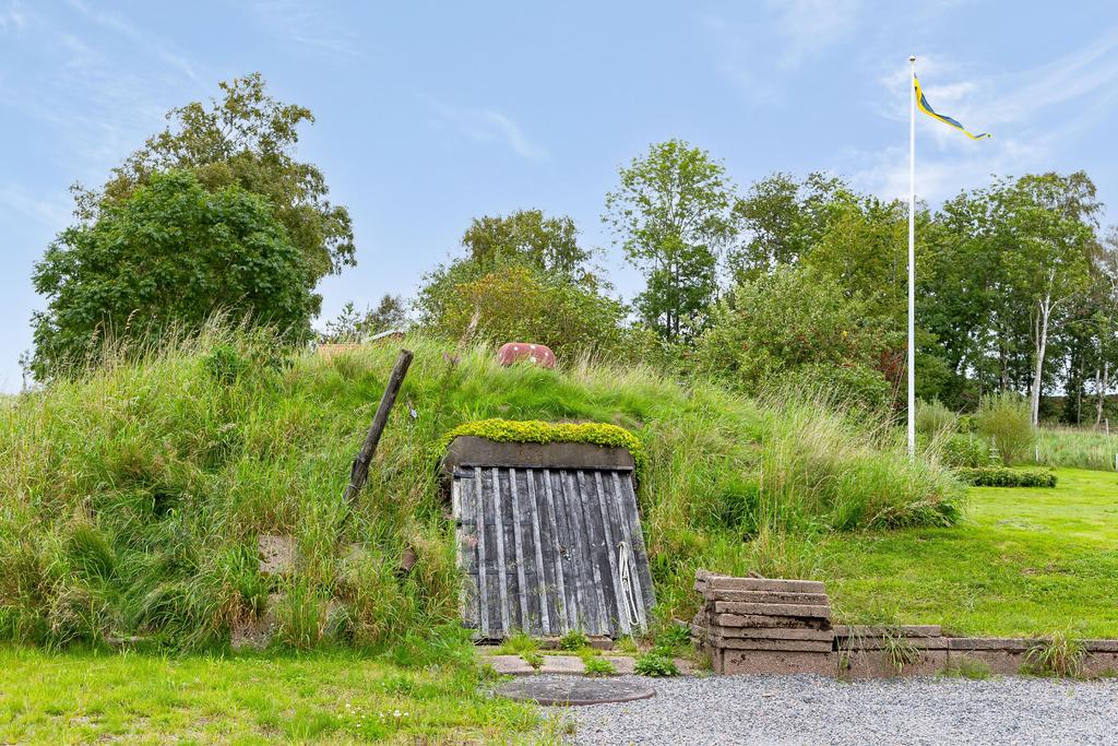 Jordkällare som finns på tomten.