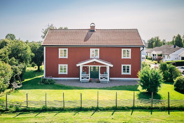 Drömboende från 1800-talet i lugna kvarter – charm, själ och historia