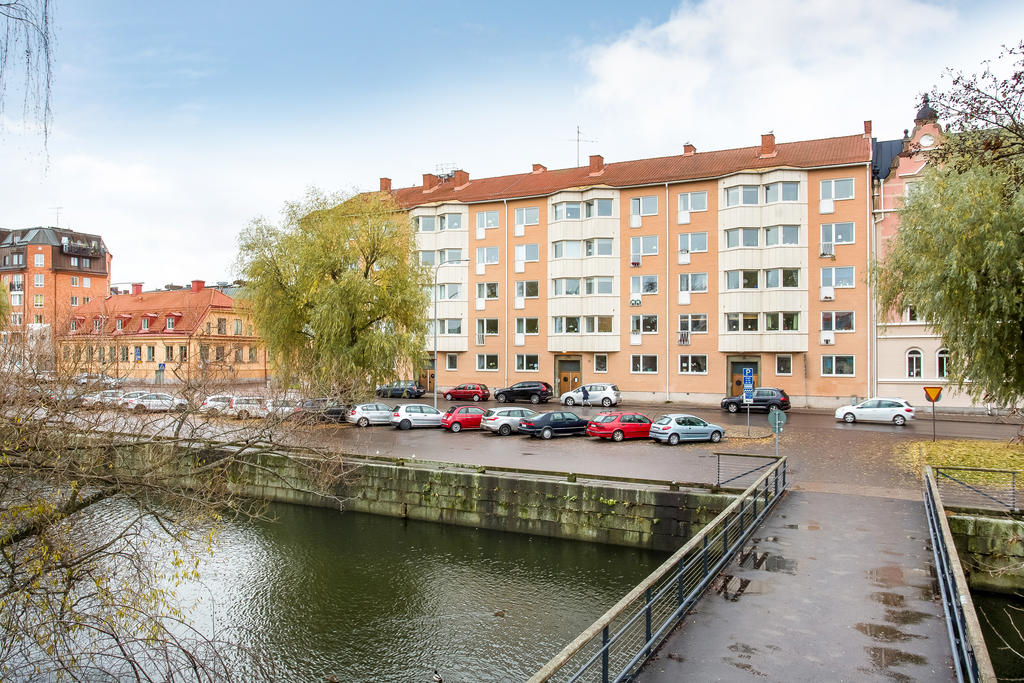 Fleminggatan 18 precis mittemot Strömsholmen