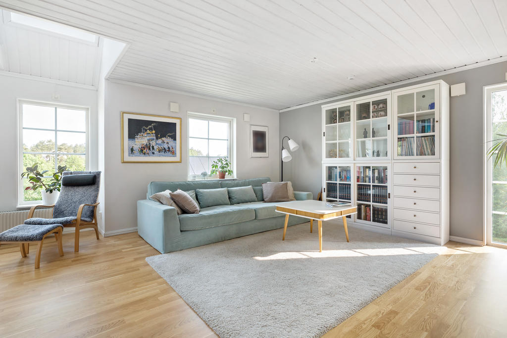 Fina golv, fönster i flera väderstreck och flexibel planlösning