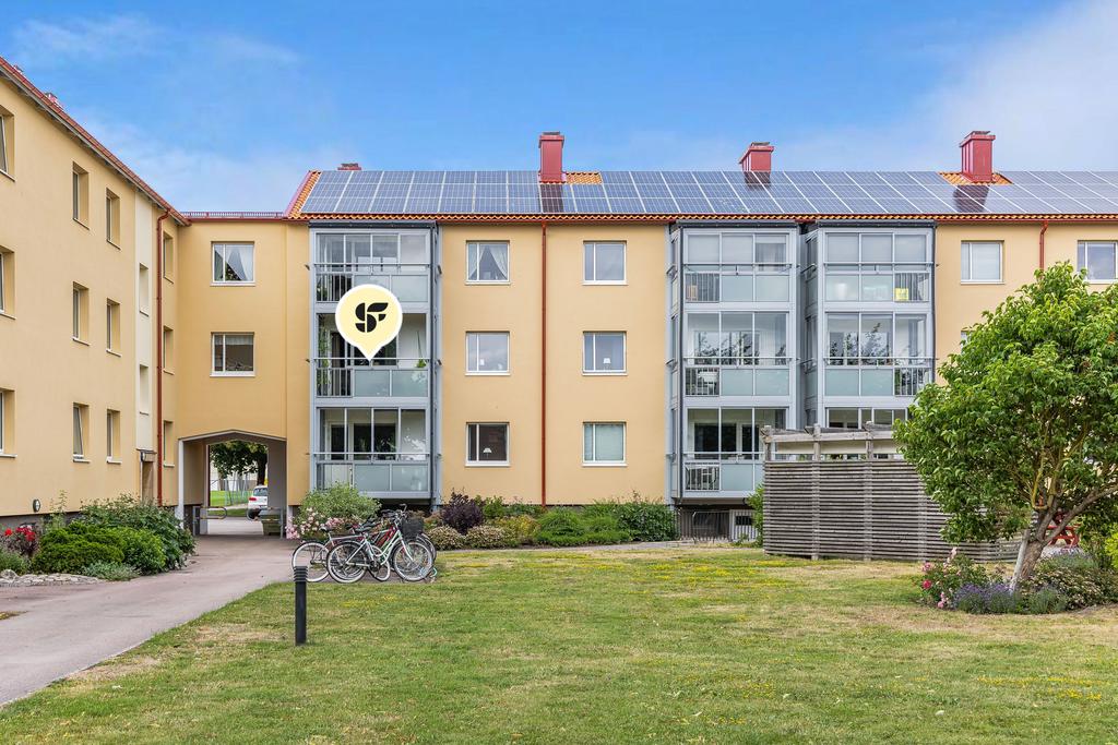 Trivsam och välplanerad bostadsrätt på Hertings Allé 9a