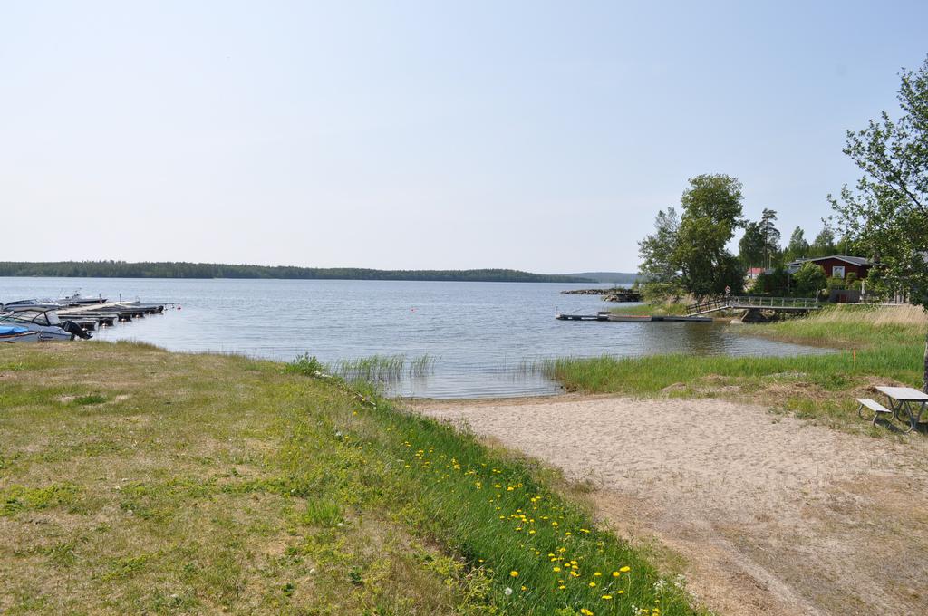 Badstranden som ligger några 100 tal meter från tomten.