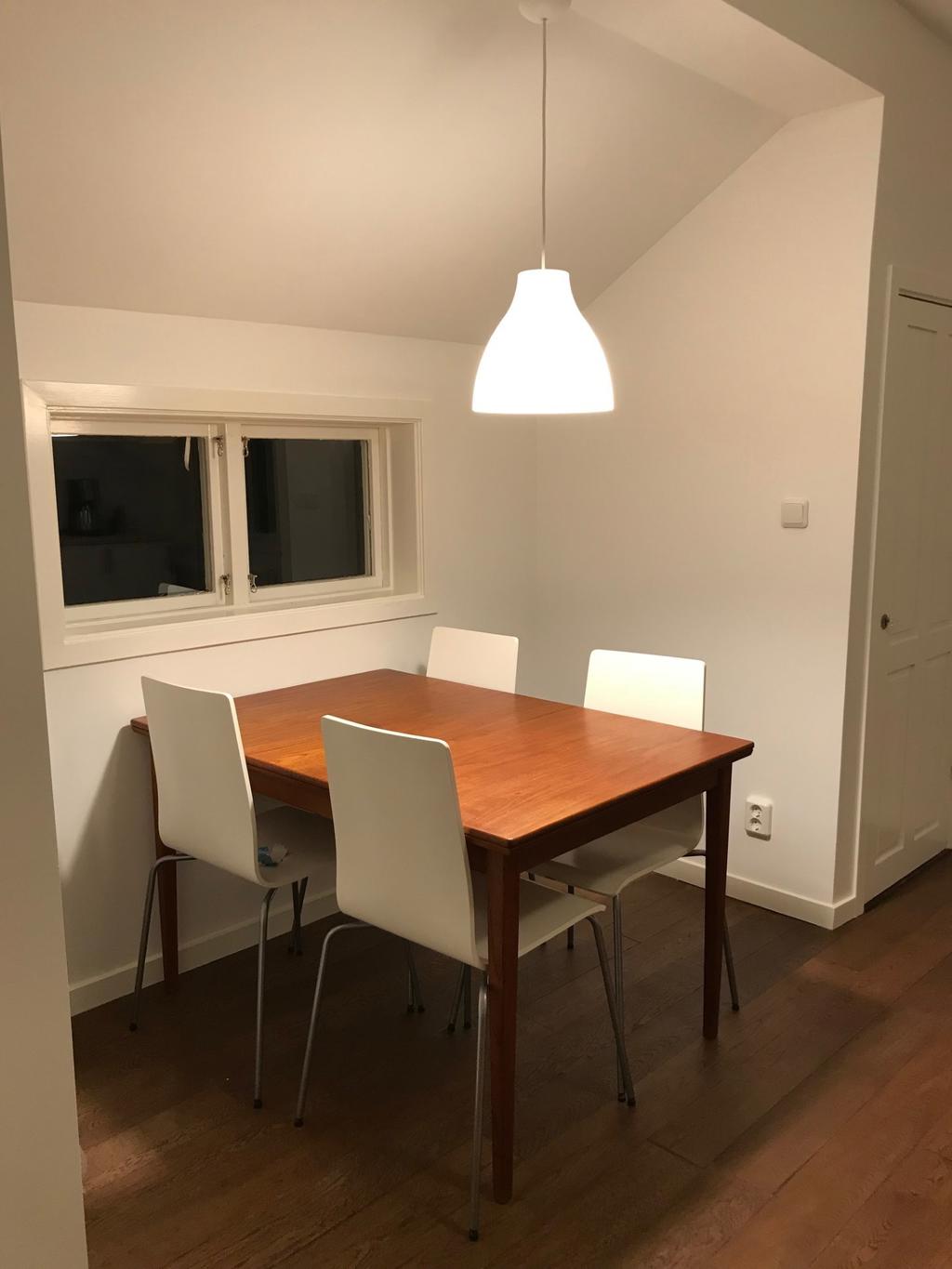 Matplats i lägenhet på övre plan