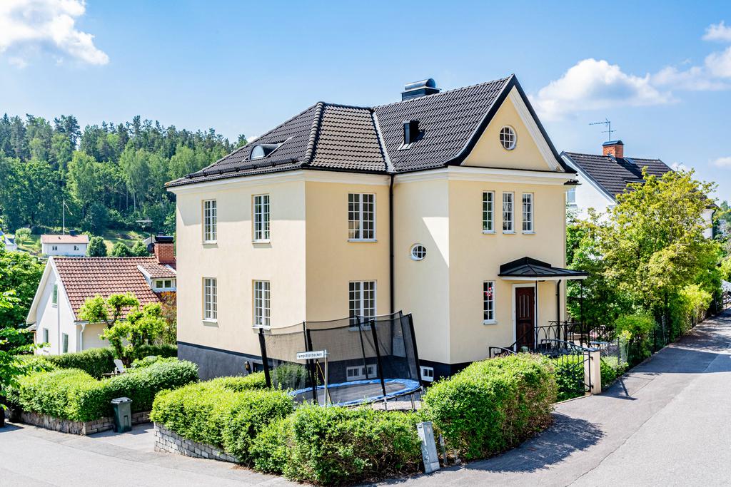 Perfekt läge i centrala Valdemarsvik med närhet till småbåtshamnen.