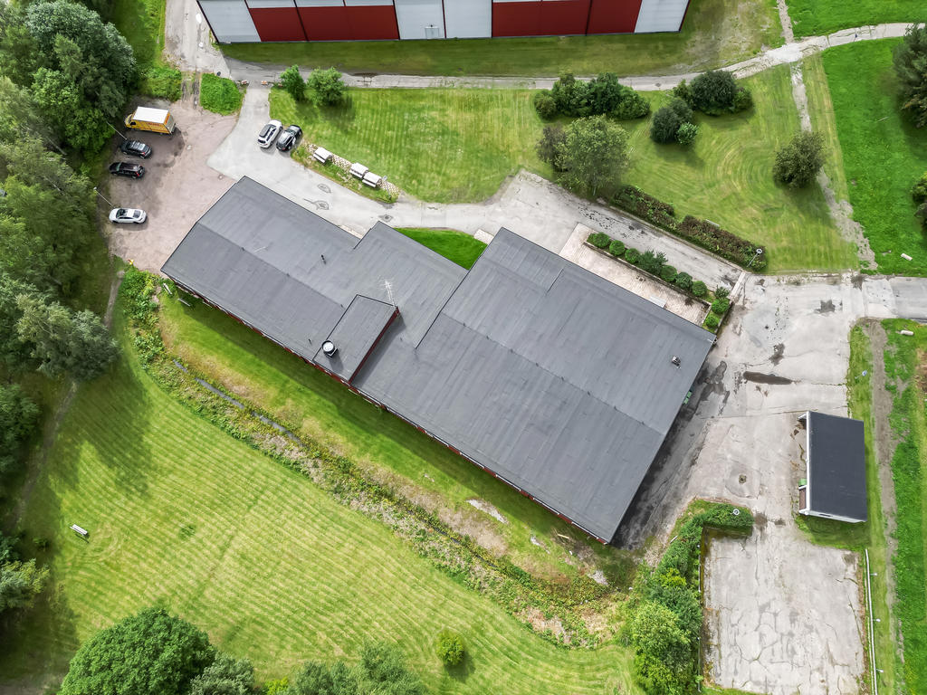 Fastigheten ovanifrån, fastigheten har Dunderhallen (ishockeyhallen som granne).