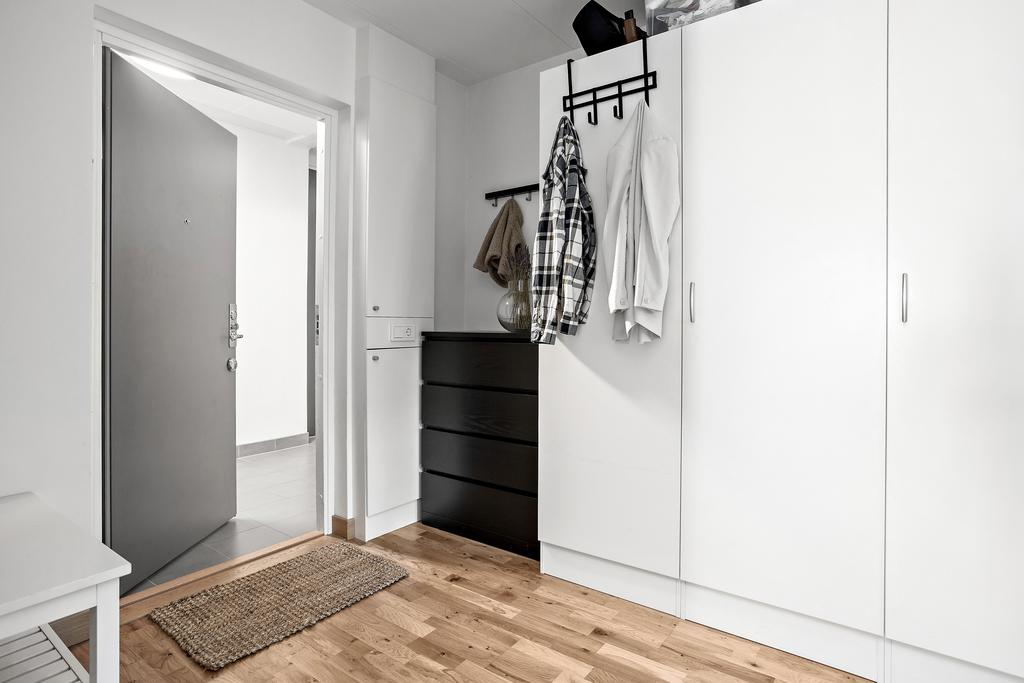Hall med smart klädförvaring