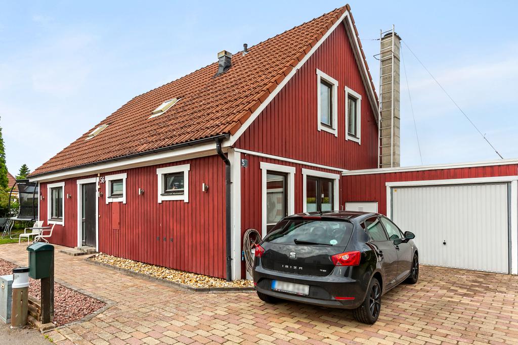 Stensatt uppfart och garage