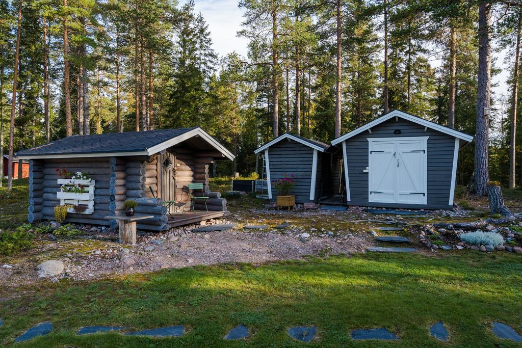 Förrådsstugor samt vedbod