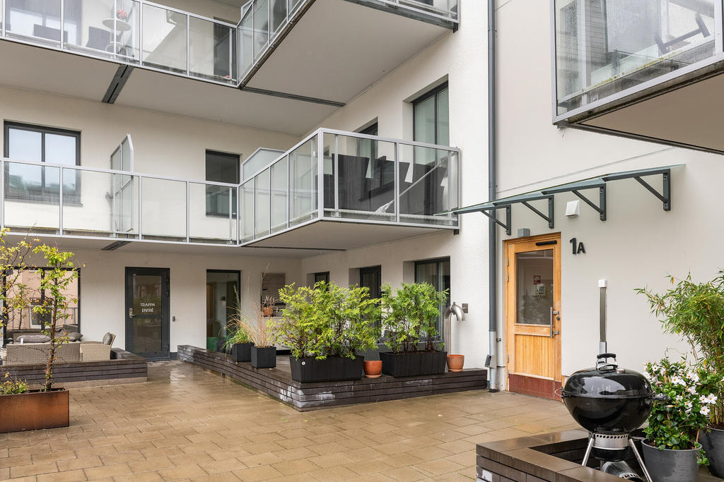 Välkommen till Södra Bergsgatan 1A/Entrédörr