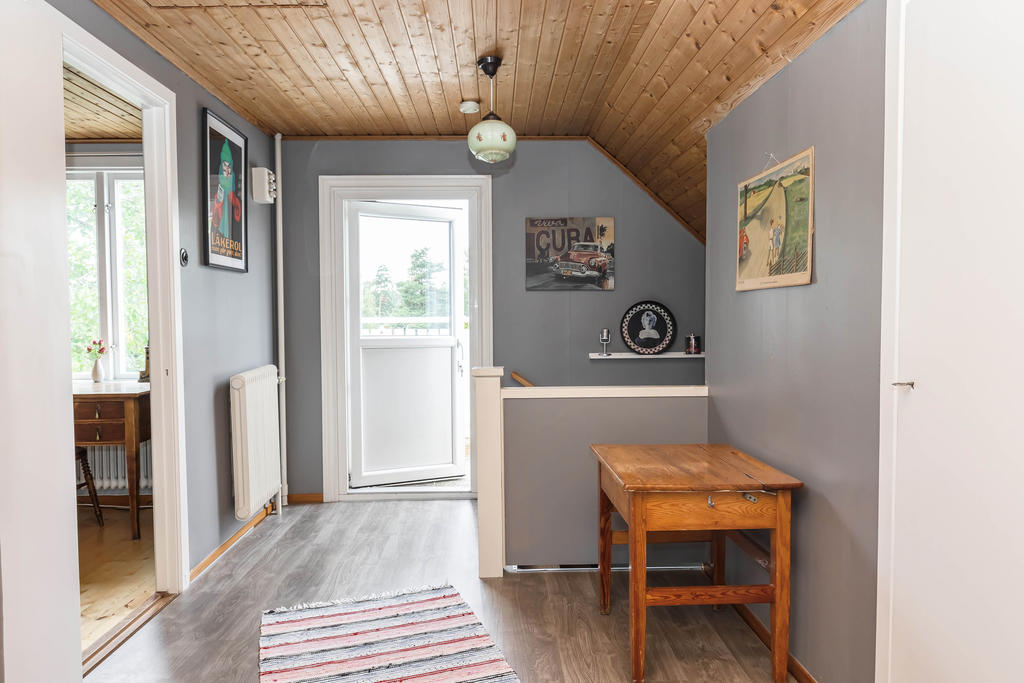 Trapphall samt balkongdörr