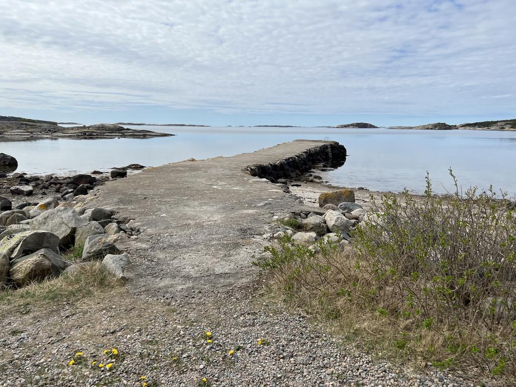 Härligt badställe vid Svallhagen kyrkopir med gång och cykelavstånd från egendomen