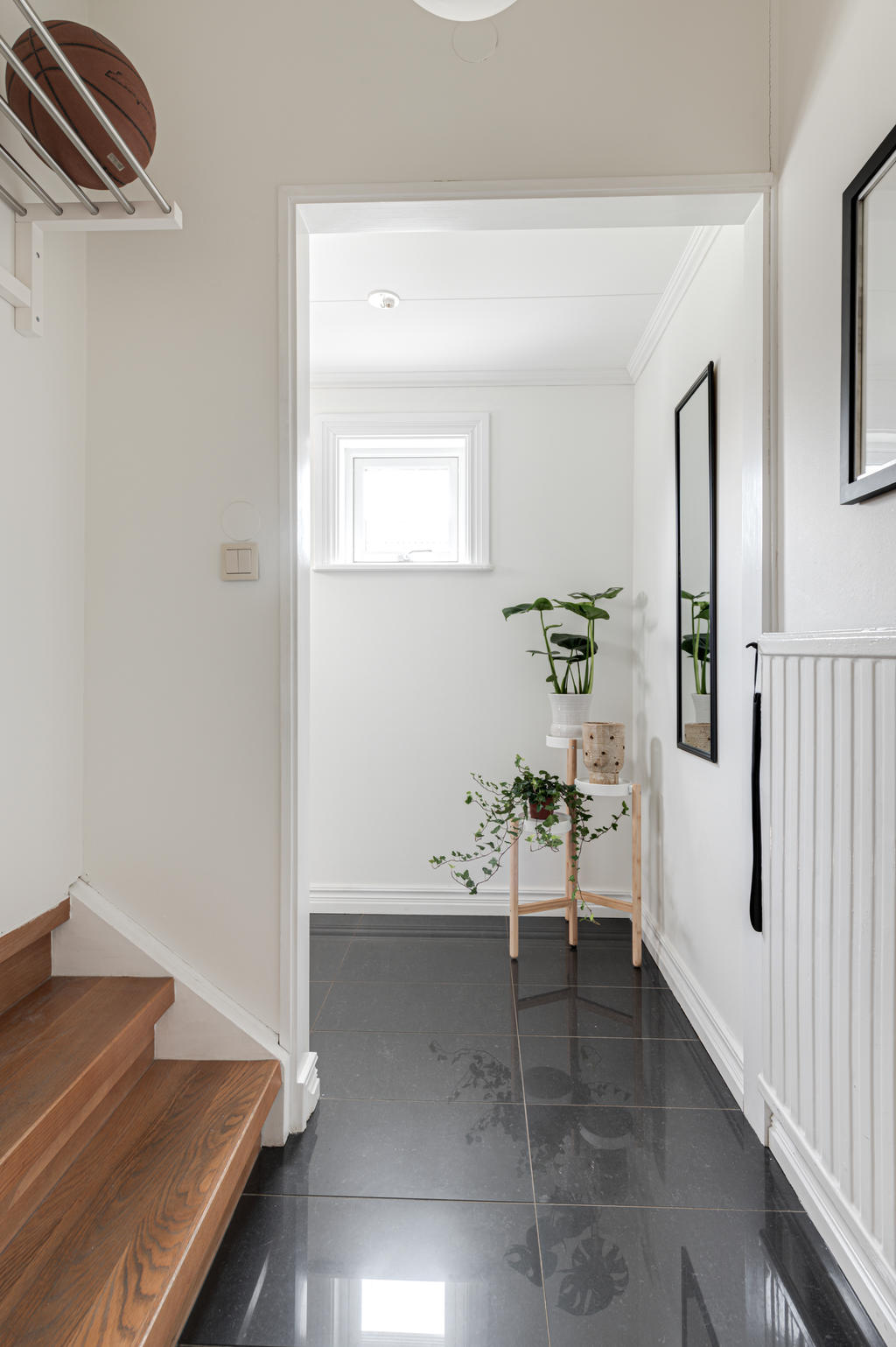 Huvudingång lägenhet 2