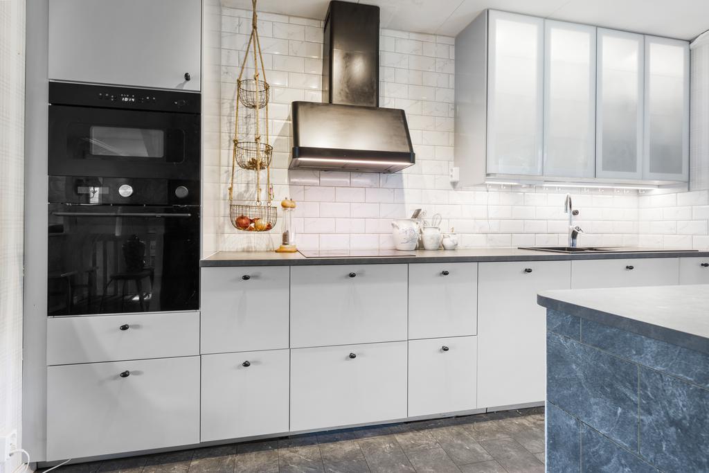 Ljust kök som renoverades 2019