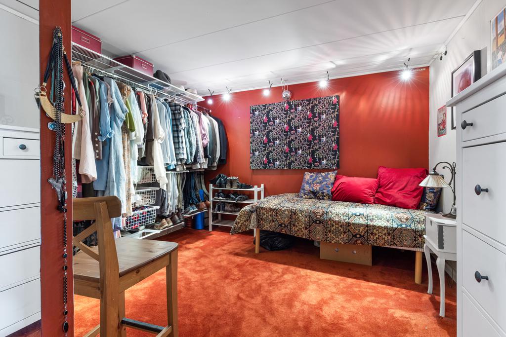 SOUTRRÄNGPLAN: Gästrum/extra sovrum med walk in closet