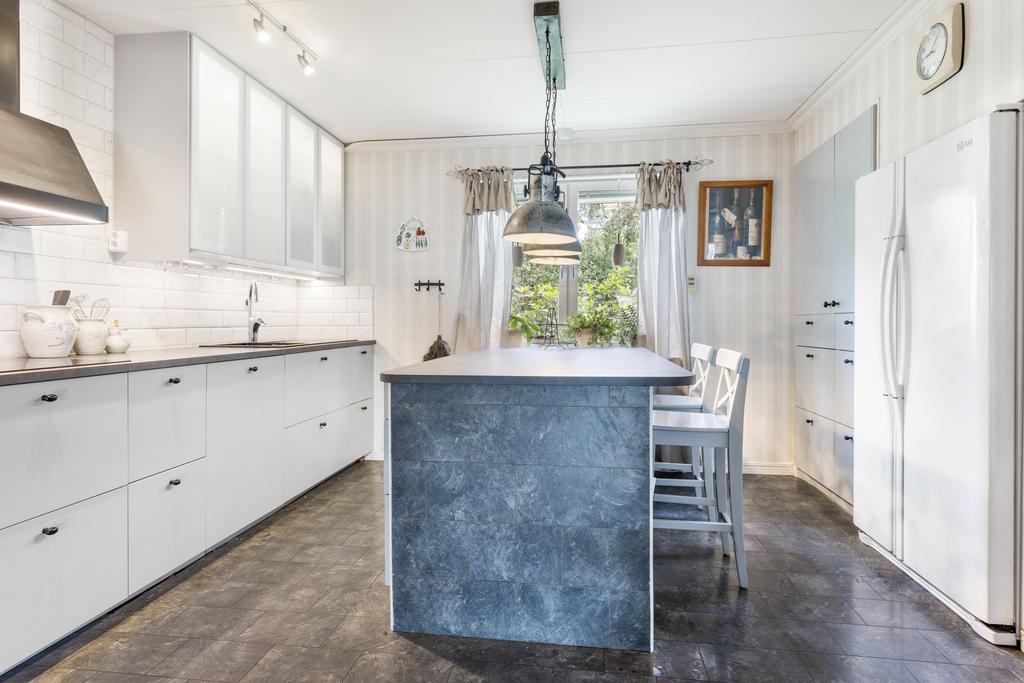Kök med köksö