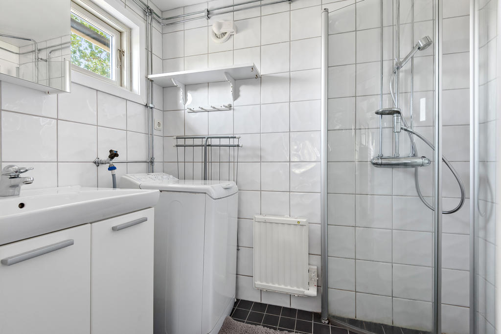 Dusch/ wc med tvättmöjligheter 