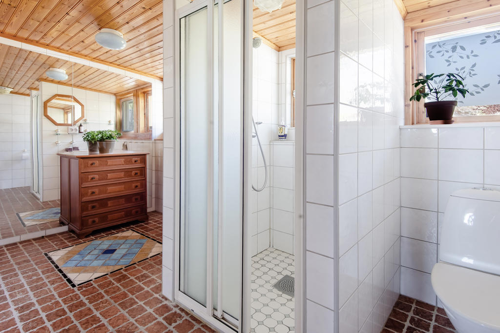 Badrum i huvudhuset